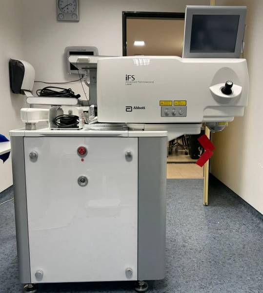 Abbott IFS 150 Front